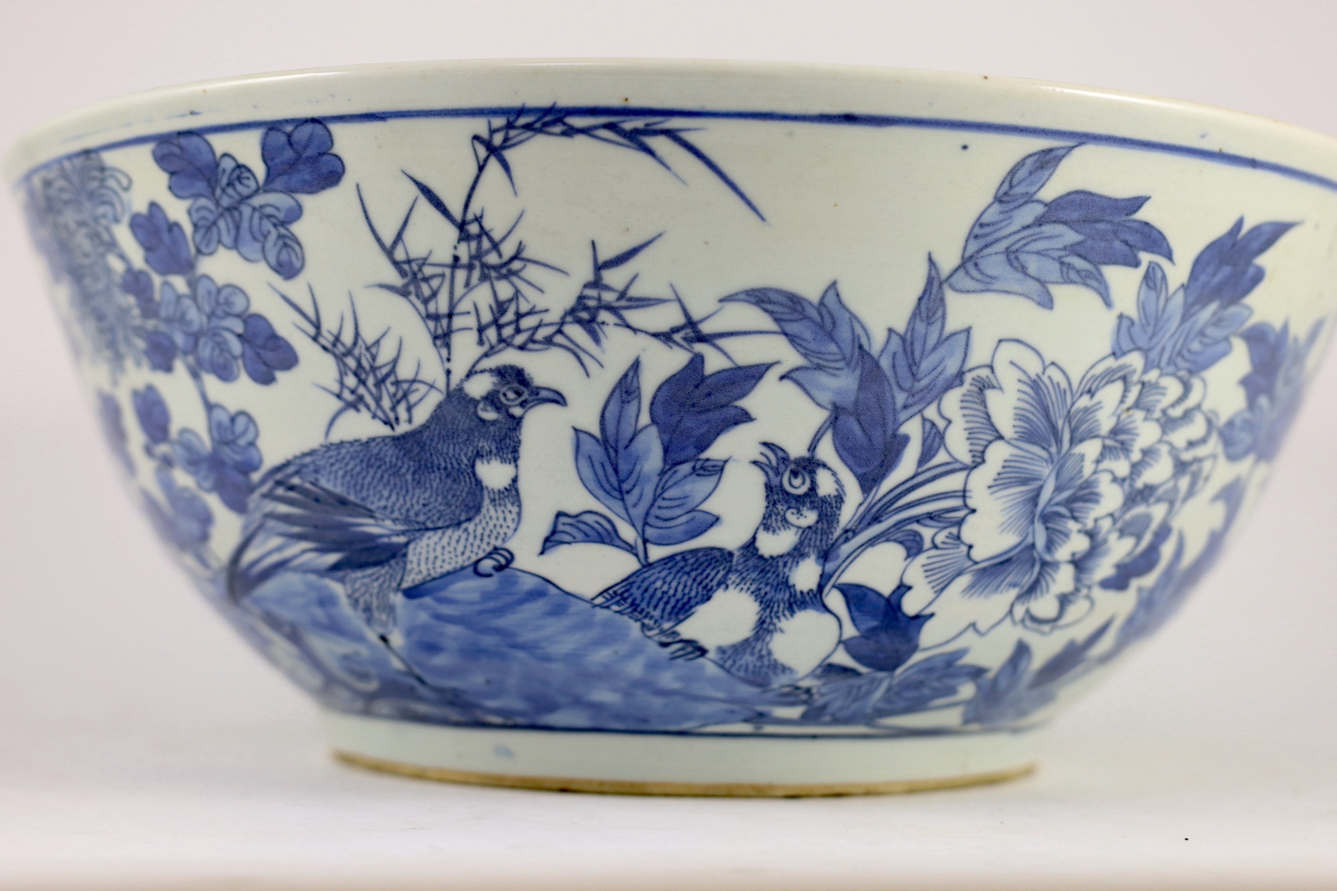 A large Chinese blue and white bowl, 19th century, 40.5cm diameter